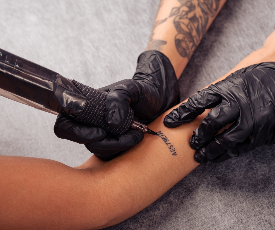 Tatovering for takknemlighet: 8 symboler og deres betydning