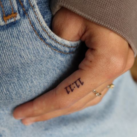 Midletidig tatovering 11:11